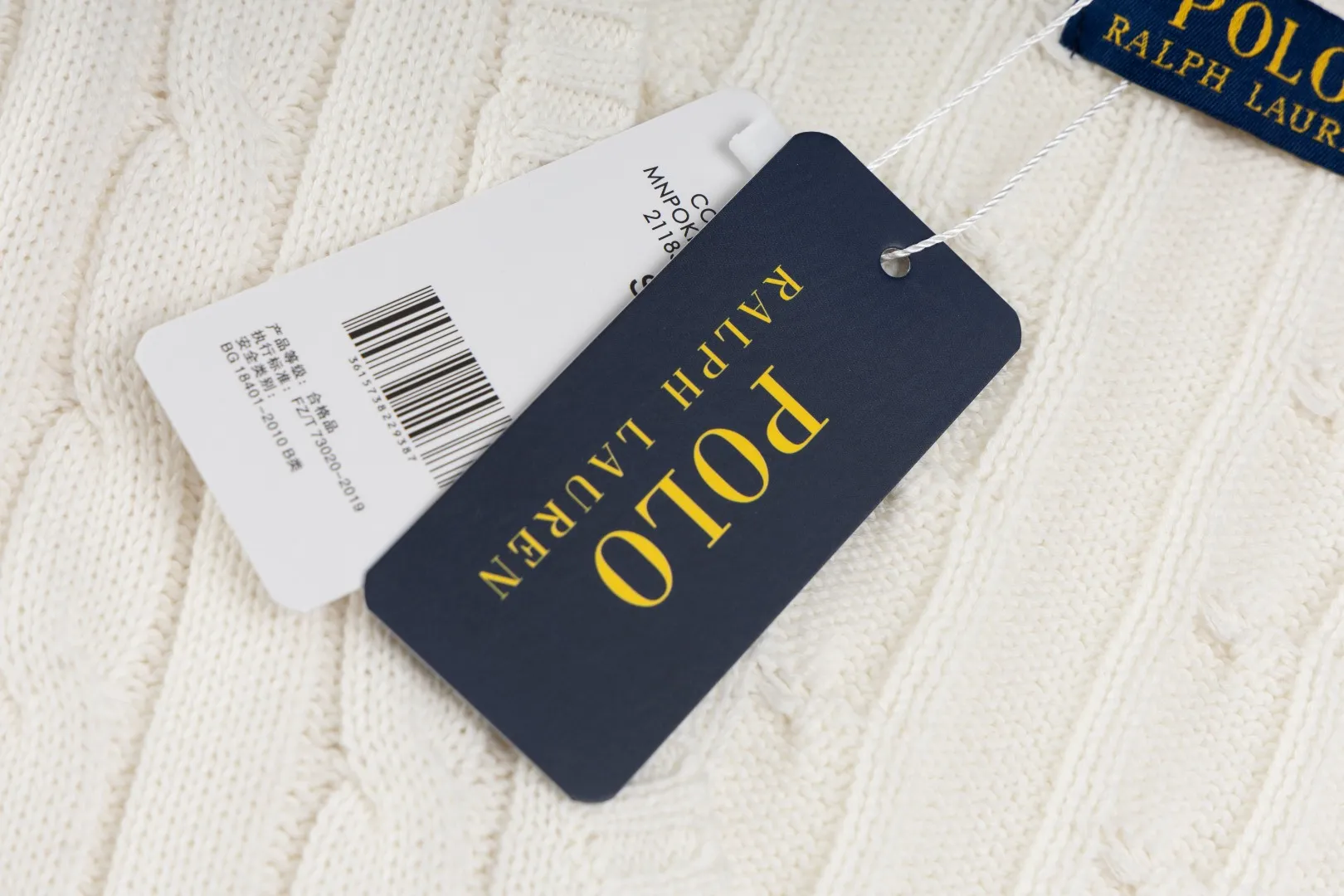 P210 #R90 RALPH LAUREN Thirteen colors of Ralph Lauren classic small label embroidery V-neck pullover cable cardigan sweater women's top, high-density LOGO embroidery on the chest, original customization of tag accessories. Made of pure cotton yarn, pure cotton is skin-friendly and comfortable, small label war horse embroidered twist button V-neck sweater🐎High quality, follow the blogger to learn how to wear it! Let’s buy a Ralph Lauren cable sweater. It’s a super hard-to-find series after it became popular. It’s hard to find one on the official website. It’s simple and practical to wear, with a lazy and loose feel. The thickened fabric has more texture, feels soft and delicate, and has a loose fit. Whether worn alone or layered, you can wear different styles of fashion with just one piece!   Size： Sleeve length: 60/61/62/63